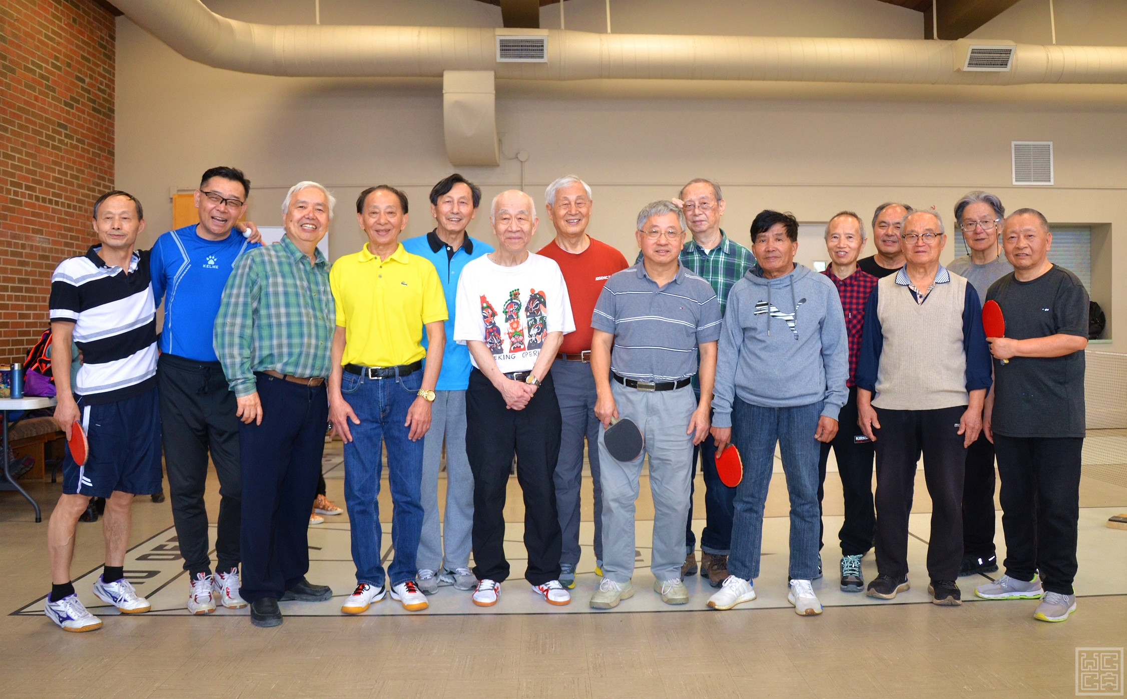 俱乐部男士合影